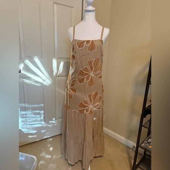 Dresses & Skirts - BOHO Floral Sleeveless Linen Dress in Tan and White